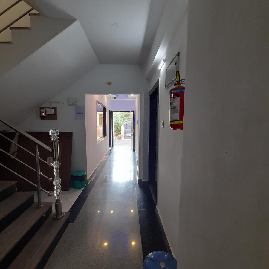Garden Guest House Near Rene Tower Ruby General Hospital Kolkata Eksteriør bilde